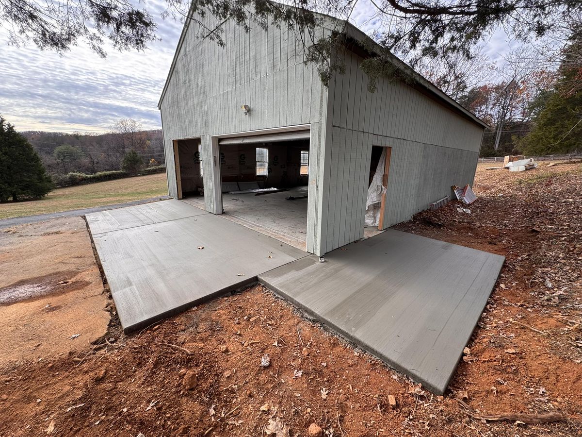 Concrete driveway apron by MG Minor Construction concrete contractor in Warrenton VA